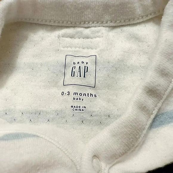 GAP | Bundle of Footed Onesies (0-3 mos) - Picture 5 of 5